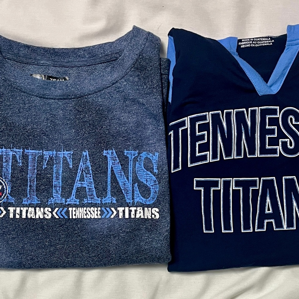 2 Women’s Medium TENNESSEE TITANS Official NFL Apparel Short Sleeve Shirts